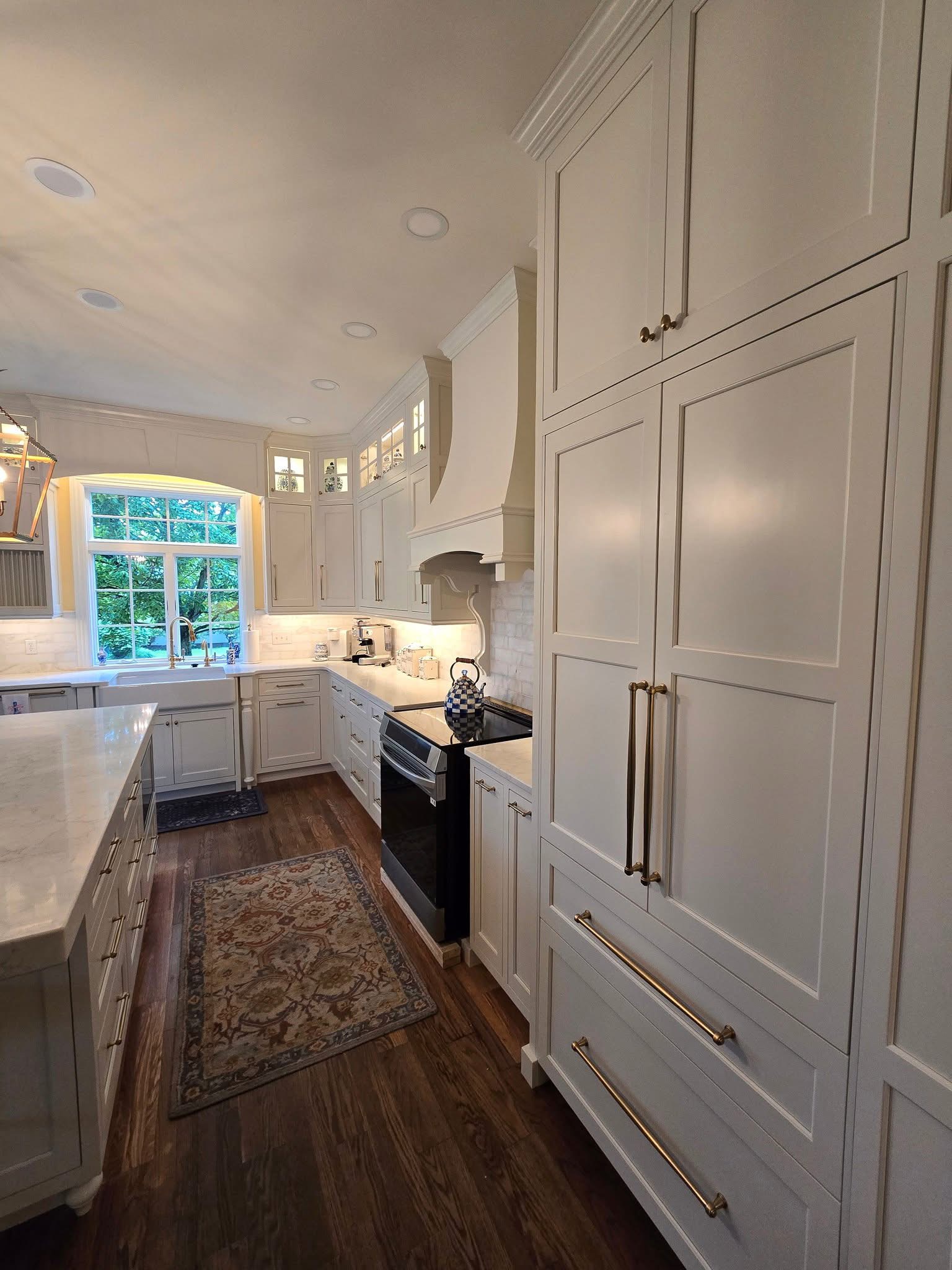 White shaker kitchen